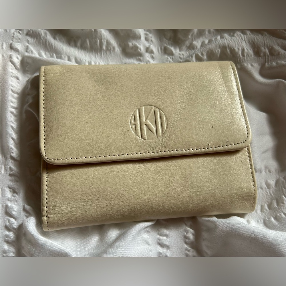 Anne Klein Vintage Cream Genuine Cow Hide Leather Wallet// Excellent Condition